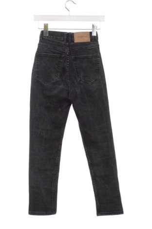 Női farmernadrág Pull&Bear, Méret XXS, Szín Fekete, Ár 3 439 Ft
