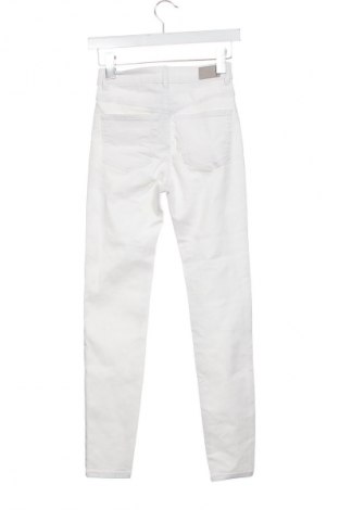 Női farmernadrág Pull&Bear, Méret XS, Szín Fehér, Ár 6 138 Ft