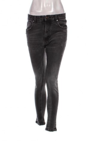 Damskie jeansy Pull&Bear, Rozmiar L, Kolor Szary, Cena 43,99 zł