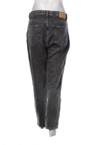 Blugi de femei Pull&Bear, Mărime M, Culoare Gri, Preț 78,41 Lei