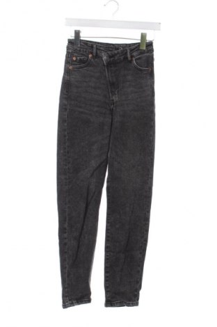 Дамски дънки Stradivarius, Размер XS, Цвят Сив, Цена 18,25 лв.