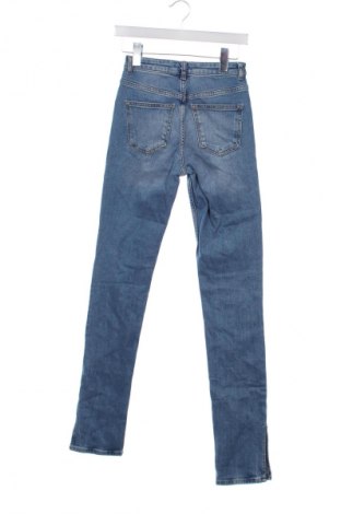 Damskie jeansy Zara, Rozmiar S, Kolor Niebieski, Cena 172,36 zł