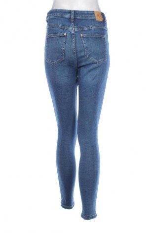 Damskie jeansy Zara, Rozmiar M, Kolor Niebieski, Cena 63,62 zł