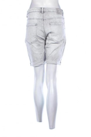 Dámske kraťasy  Bershka, Veľkosť M, Farba Sivá, Cena  9,72 €
