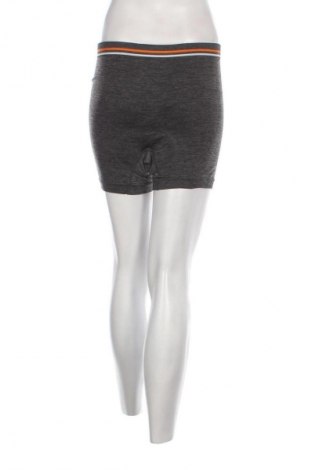 Damen Shorts Crane, Größe M, Farbe Grau, Preis € 13,99