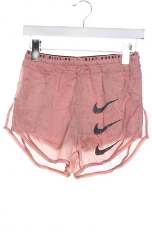 Γυναικείο κοντό παντελόνι Nike, Μέγεθος XS, Χρώμα Σάπιο μήλο, Τιμή 17,39 €
