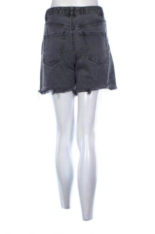Damen Shorts Stradivarius, Größe S, Farbe Grau, Preis 7,99 €