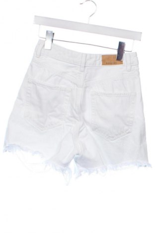 Női rövidnadrág Stradivarius, Méret XS, Szín Fehér, Ár 4 022 Ft
