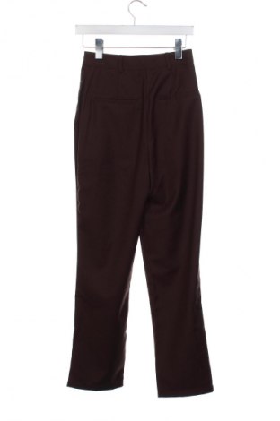 Női nadrág Guido Maria Kretschmer for About You, Méret XS, Szín Barna, Ár 18 489 Ft