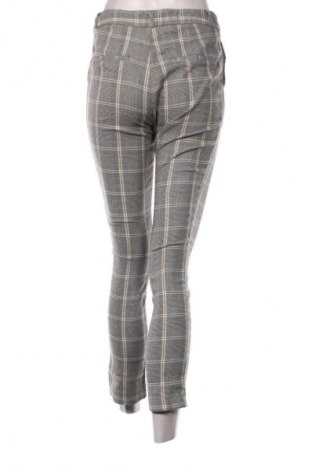 Damenhose Stradivarius, Größe M, Farbe Mehrfarbig, Preis 20,99 €
