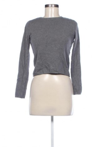 Dámský svetr Bershka, Velikost S, Barva Šedá, Cena  370,00 Kč