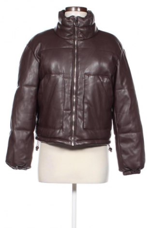 Γυναικείο δερμάτινο μπουφάν Pull&Bear, Μέγεθος M, Χρώμα Καφέ, Τιμή 30,00 €
