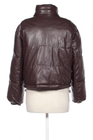 Γυναικείο δερμάτινο μπουφάν Pull&Bear, Μέγεθος M, Χρώμα Καφέ, Τιμή 30,00 €