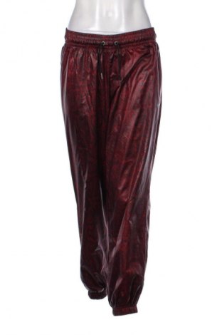 Pantaloni trening de femei Nike, Mărime S, Culoare Multicolor, Preț 111,39 Lei