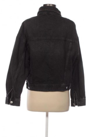 Дамско яке Pull&Bear, Размер M, Цвят Сив, Цена 37,99 лв.