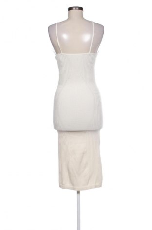 Ruha Bershka, Méret M, Szín Ekrü
, Ár 9 200 Ft