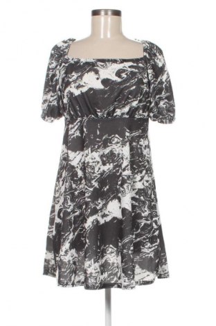 Kleid Boohoo, Größe L, Farbe Mehrfarbig, Preis € 20,99