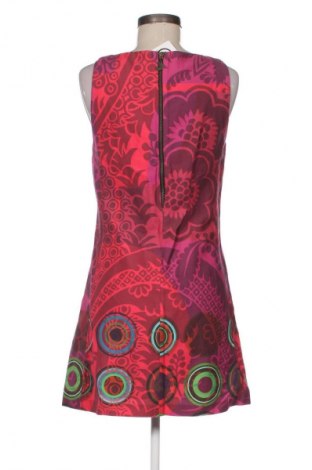 Рокля Desigual, Размер M, Цвят Многоцветен, Цена 82,08 лв.