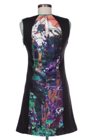 Рокля Desigual, Размер S, Цвят Многоцветен, Цена 57,99 лв.