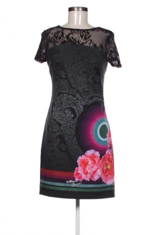 Рокля Desigual, Размер M, Цвят Многоцветен, Цена 82,99 лв.