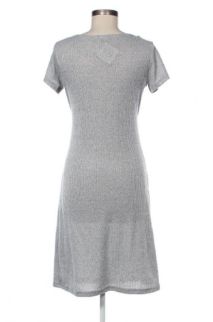 Φόρεμα Grey Wolf, Μέγεθος M, Χρώμα Γκρί, Τιμή 18,99 €