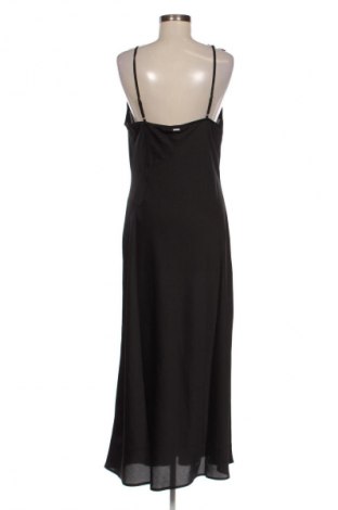 Φόρεμα Guess, Μέγεθος L, Χρώμα Μαύρο, Τιμή 147,99 €