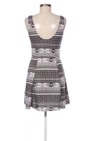 Rochie H&M, Mărime L, Culoare Multicolor, Preț 98,99 Lei
