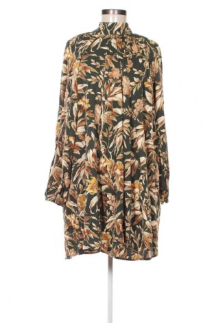 Рокля H&M, Размер M, Цвят Многоцветен, Цена 29,99 лв.