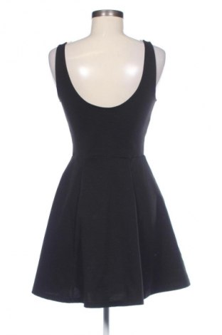 Рокля H&M Divided, Размер M, Цвят Черен, Цена 25,99 лв.