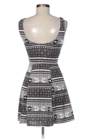 Kleid H&M Divided, Größe S, Farbe Mehrfarbig, Preis 20,99 €