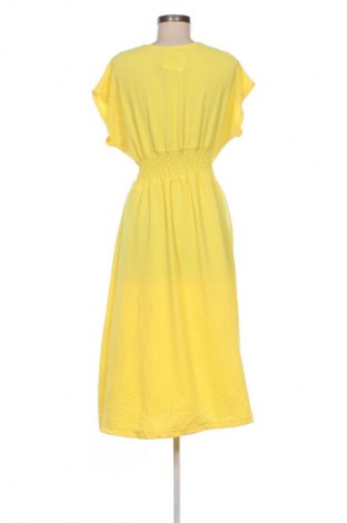 Kleid NEW COLLECTION, Größe M, Farbe Gelb, Preis 15,99 €