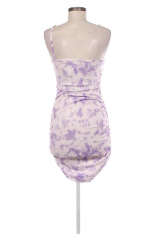 Kleid Pretty Little Thing, Größe M, Farbe Mehrfarbig, Preis 20,99 €