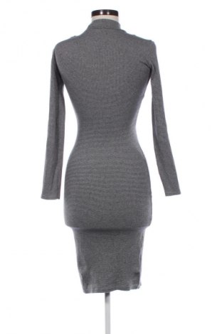 Kleid Pull&Bear, Größe M, Farbe Mehrfarbig, Preis 14,83 €