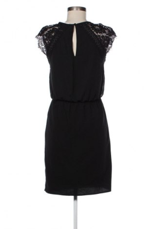 Рокля Vero Moda, Размер M, Цвят Черен, Цена 18,99 лв.