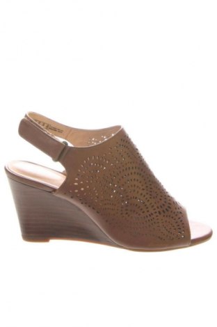 Sandale Clarks, Mărime 38, Culoare Maro, Preț 185,99 Lei
