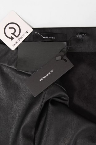 Γυναικείο παντελόνι δερμάτινο Vero Moda, Μέγεθος M, Χρώμα Μαύρο, Δερματίνη, Τιμή 30,54 €