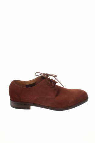 Мъжки обувки Clarks, Размер 42, Цвят Кафяв, Естествен велур, Цена 136,95 лв.