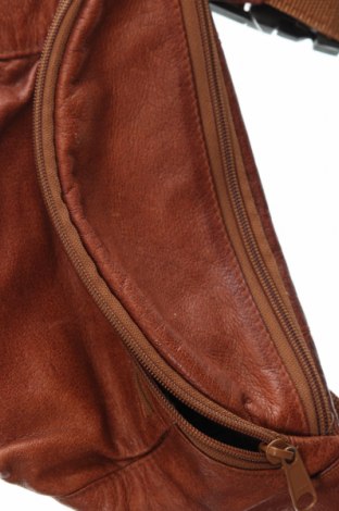 Hüfttasche, Farbe Braun, Preis € 28,25