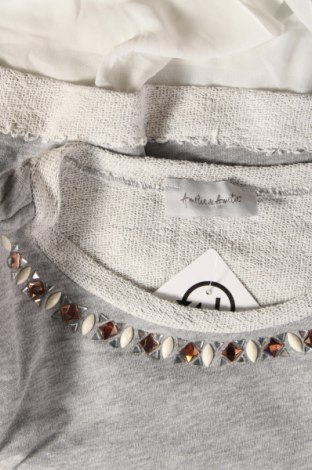 Γυναικεία μπλούζα Amelie & Amelie, Μέγεθος M, Χρώμα Γκρί, Τιμή 4,11 €