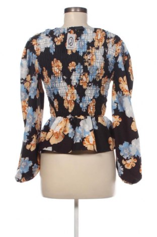 Дамска блуза ONLY, Размер M, Цвят Многоцветен, Цена 6,00 лв.