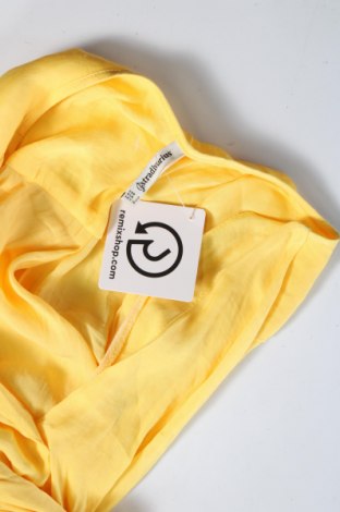 Damen Shirt Stradivarius, Größe S, Farbe Gelb, Preis 5,40 €