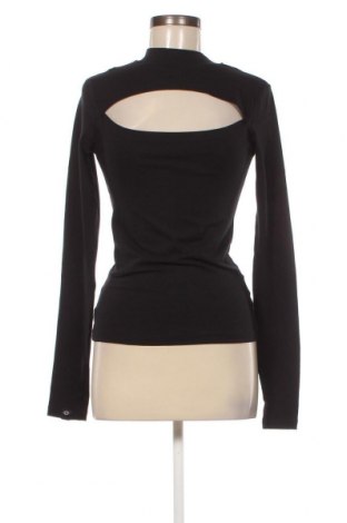 Γυναικεία μπλούζα UNFOLLOWED x ABOUT YOU, Μέγεθος S, Χρώμα Μαύρο, Τιμή 13,89 €