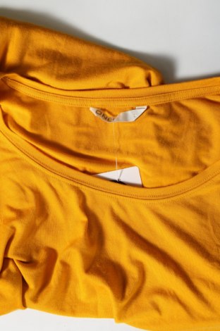 Γυναικείο t-shirt ONLY, Μέγεθος L, Χρώμα Κίτρινο, Τιμή 15,98 €