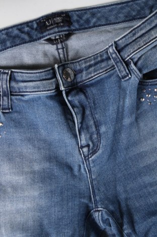Γυναικείο Τζίν Armani Jeans, Μέγεθος M, Χρώμα Μπλέ, Τιμή 70,08 €