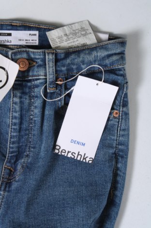 Γυναικείο Τζίν Bershka, Μέγεθος XS, Χρώμα Μπλέ, Τιμή 23,71 €