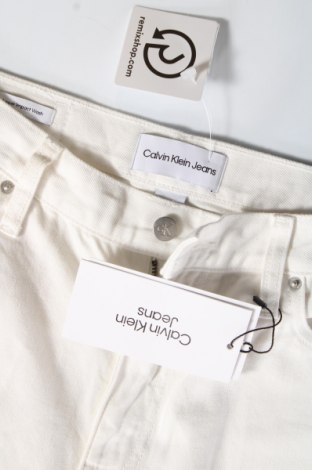 Дамски дънки Calvin Klein Jeans, Размер L, Цвят Бял, Цена 85,80 лв.