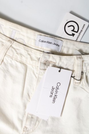 Damskie jeansy Calvin Klein Jeans, Rozmiar M, Kolor Biały, Cena 187,11 zł