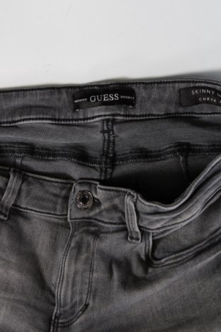 Damen Jeans Guess, Größe L, Farbe Grau, Preis 48,76 €