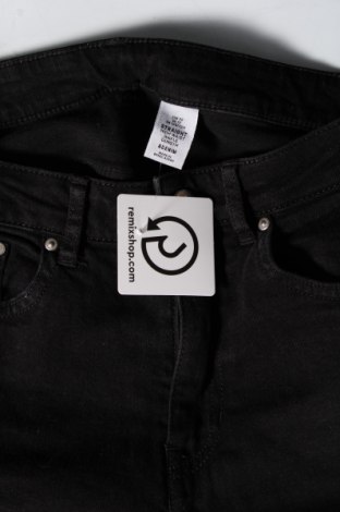 Damskie jeansy H&M, Rozmiar M, Kolor Czarny, Cena 32,16 zł