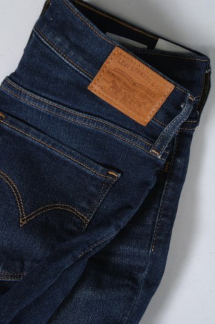 Γυναικείο Τζίν Levi's, Μέγεθος XS, Χρώμα Μπλέ, Τιμή 20,88 €